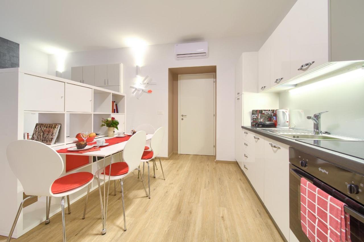 Logo Apartments 5 Min Walk To Main Square Zagreb Bagian luar foto