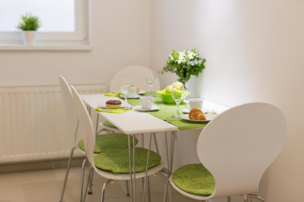 Logo Apartments 5 Min Walk To Main Square Zagreb Bagian luar foto