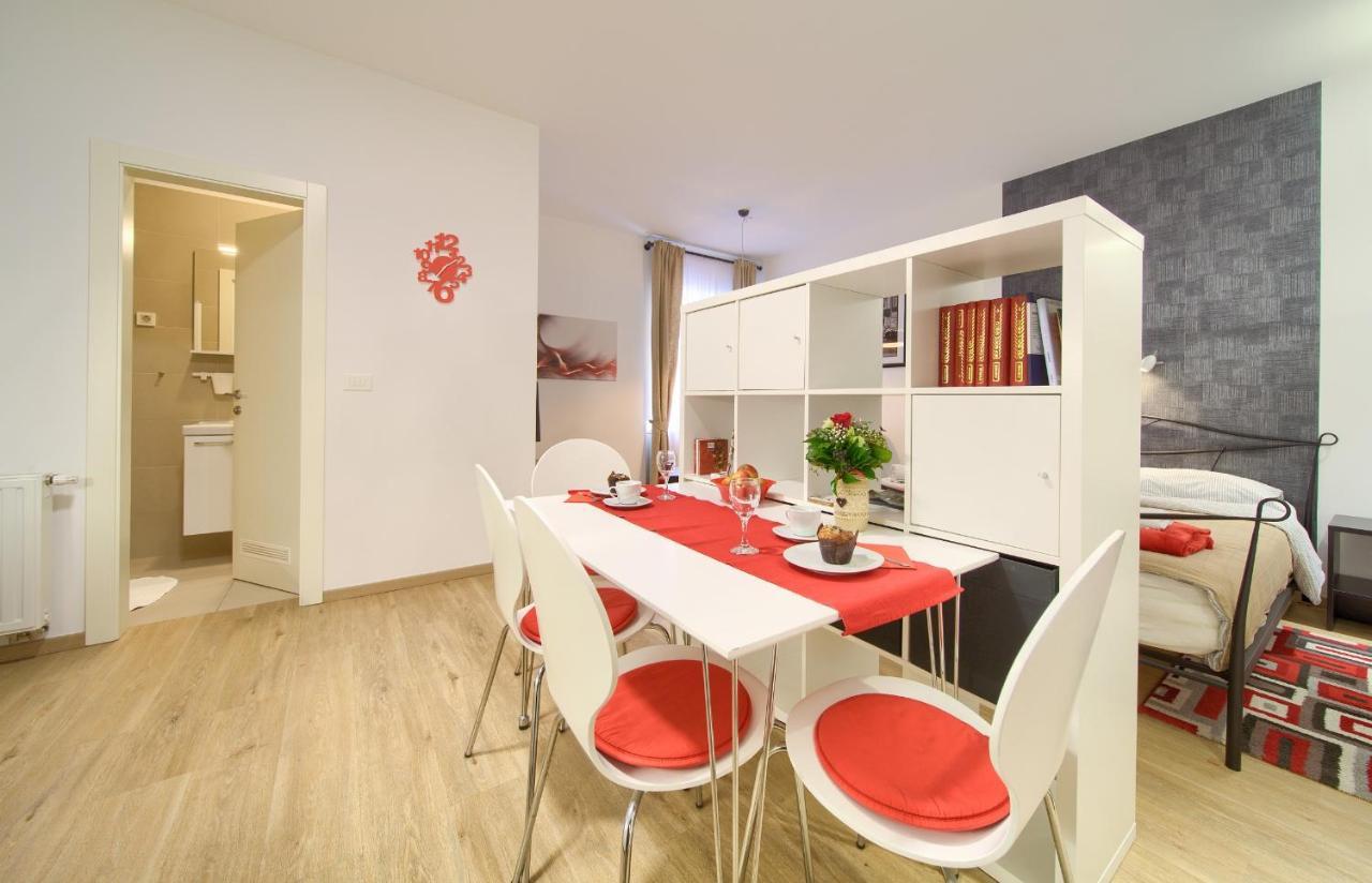 Logo Apartments 5 Min Walk To Main Square Zagreb Bagian luar foto