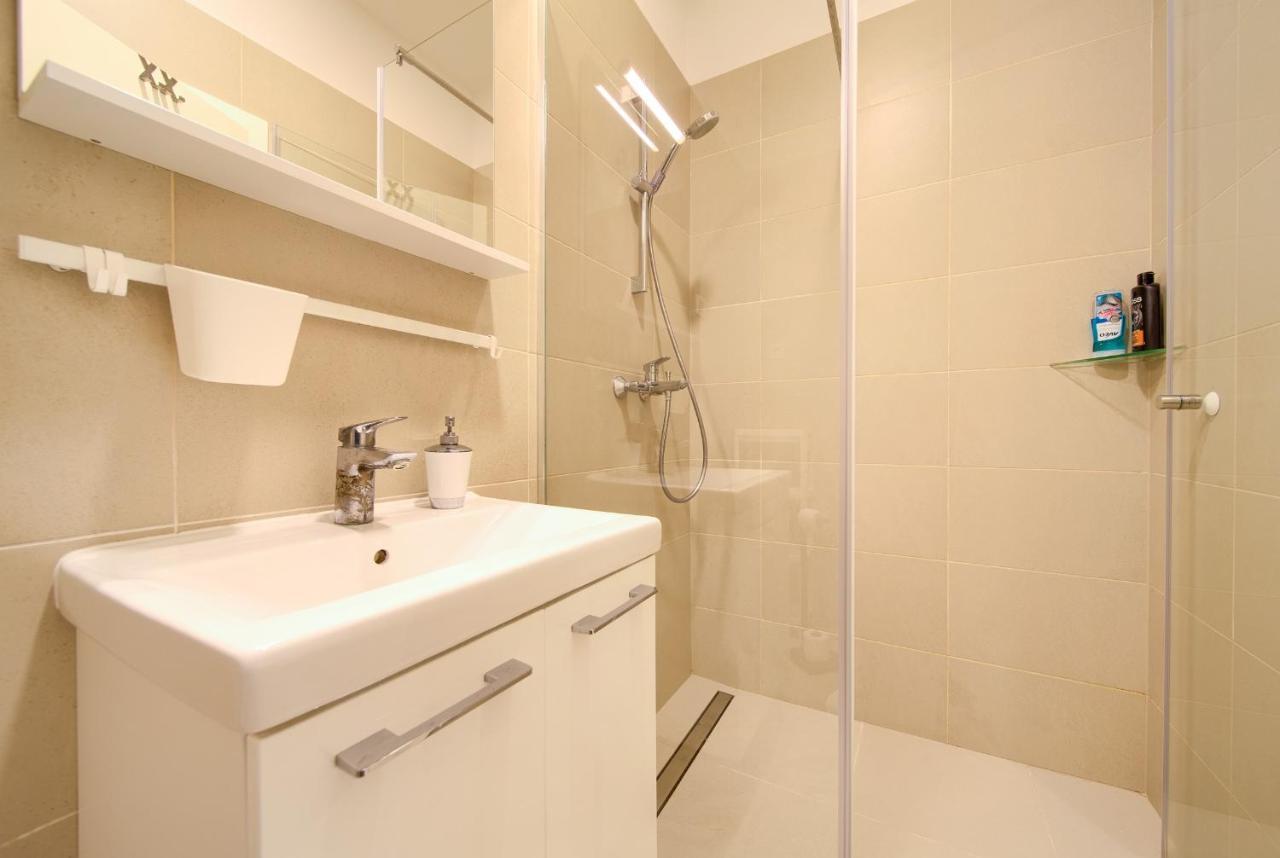 Logo Apartments 5 Min Walk To Main Square Zagreb Bagian luar foto