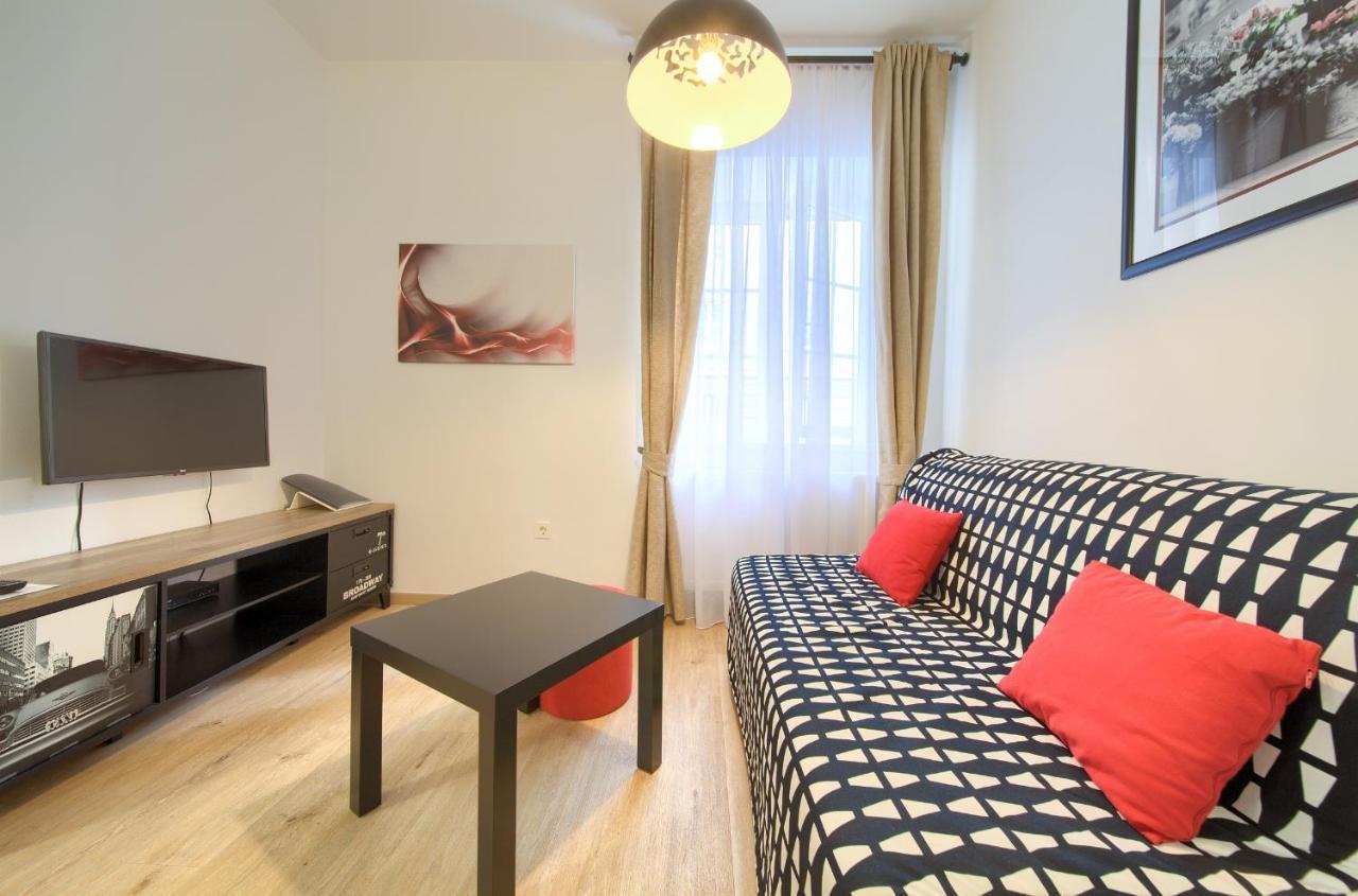Logo Apartments 5 Min Walk To Main Square Zagreb Bagian luar foto