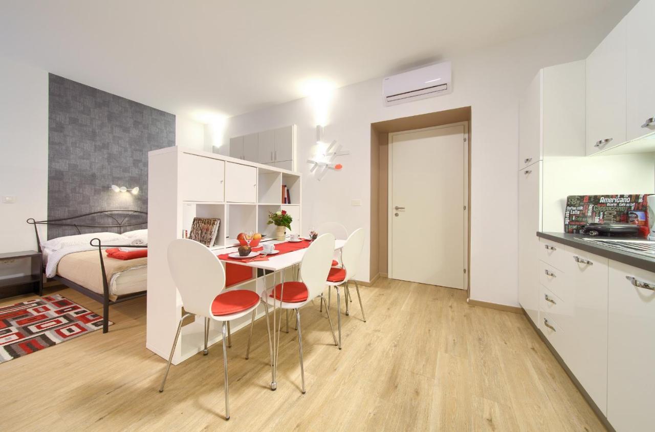 Logo Apartments 5 Min Walk To Main Square Zagreb Bagian luar foto