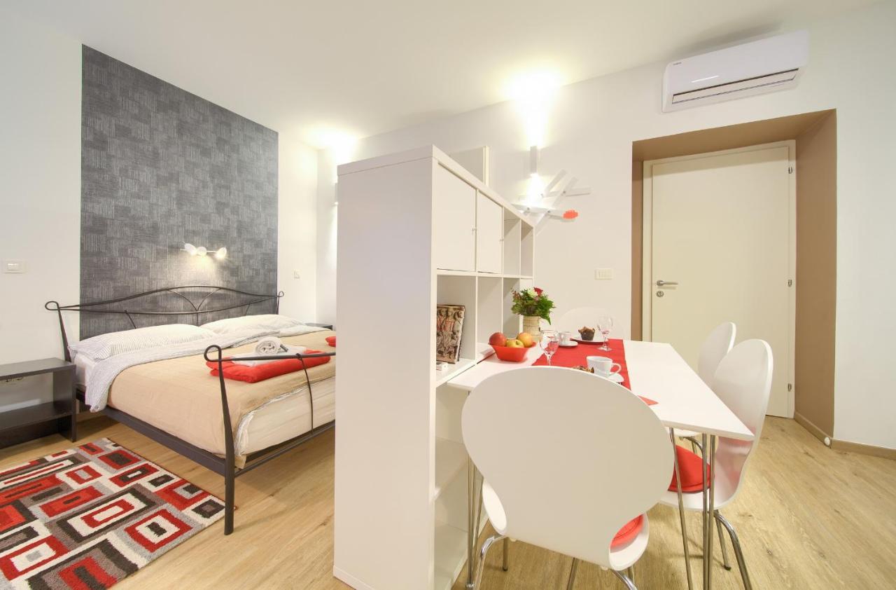 Logo Apartments 5 Min Walk To Main Square Zagreb Bagian luar foto
