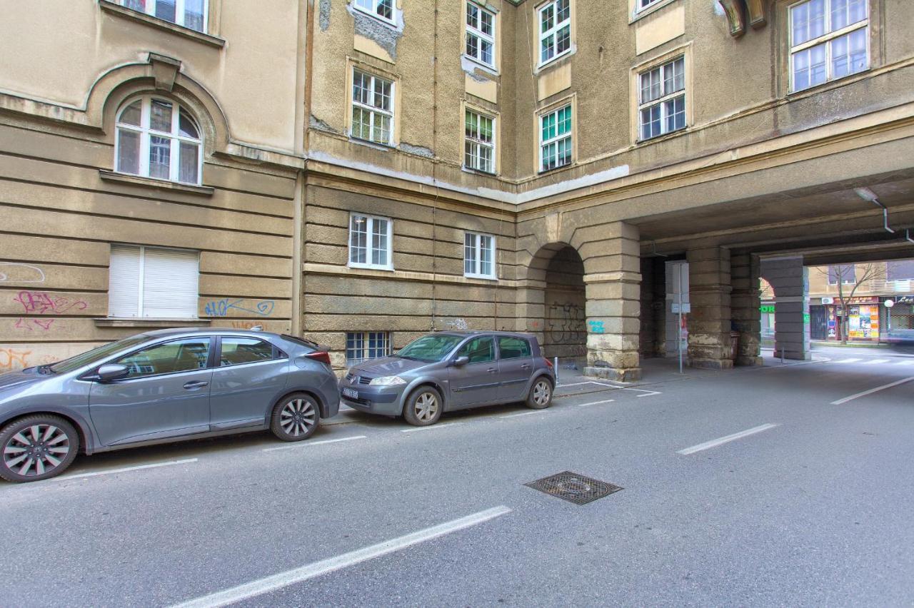 Logo Apartments 5 Min Walk To Main Square Zagreb Bagian luar foto