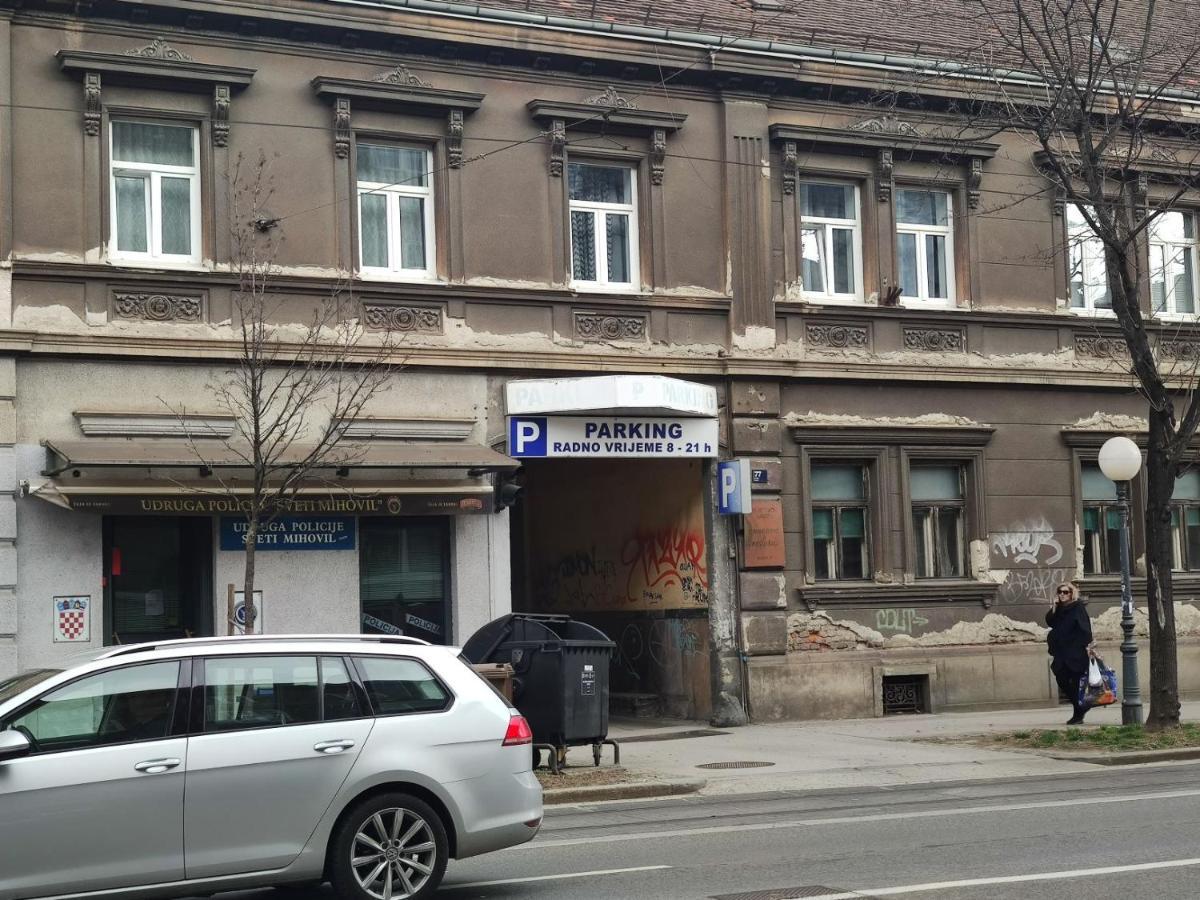 Logo Apartments 5 Min Walk To Main Square Zagreb Bagian luar foto
